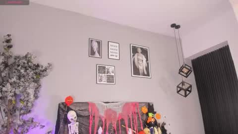 Katerine online show from 10.28.25