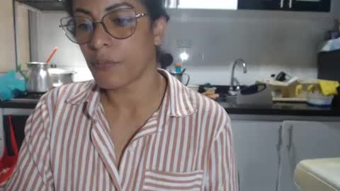 Snapshot of kattleyagray chatting on 09.28.25 KattleyaGrey online show from 09.28.25