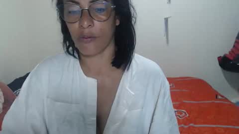 Snapshot of kattleyagray chatting on 10.19.25 KattleyaGrey online show from 10.19.25