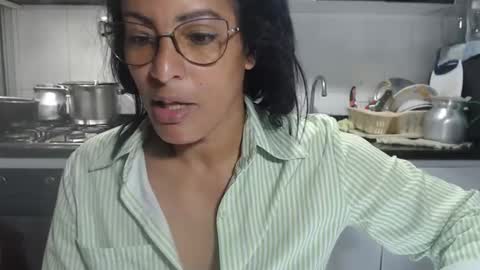 Snapshot of kattleyagray chatting on 11.23.25 KattleyaGrey online show from 11.23.25