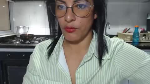 Snapshot of kattleyagray chatting on 11.26.25 KattleyaGrey online show from 11.26.25