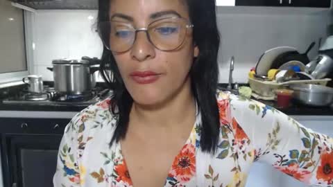 Snapshot of kattleyagray chatting on 11.27.25 KattleyaGrey online show from 11.27.25