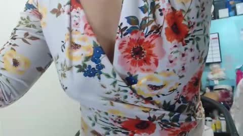 Snapshot of kattleyagray chatting on 12.02.25 KattleyaGrey online show from 12.02.25