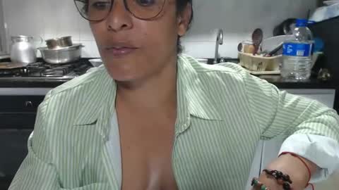 Snapshot of kattleyagray chatting on 12.18.25 KattleyaGrey online show from 12.18.25