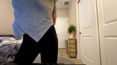 Josie live show Tuesday Wednesday and Thursday online show from 10.09.25