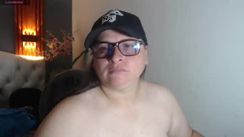 Snapshot of katty_findom_ chatting on 04.17.26 katty online show from 04.17.26