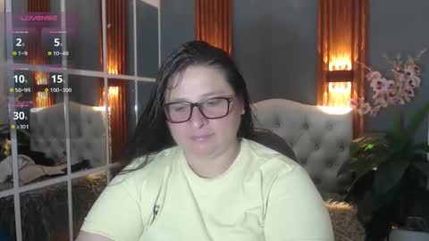 Snapshot of katty_findom_ chatting on 04.28.26 katty online show from 04.28.26
