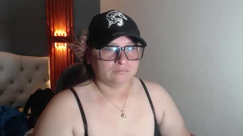 Snapshot of katty_findom_ chatting on 05.17.26 katty online show from 05.17.26