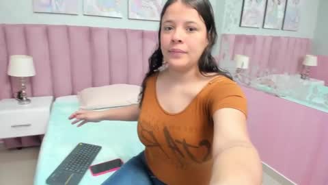 Snapshot of kattycurvy4u chatting on 02.15.25 katty online show from 02.15.25