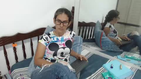 Snapshot of kattydirty144 chatting on 01.10.25 angel online show from 01.10.25