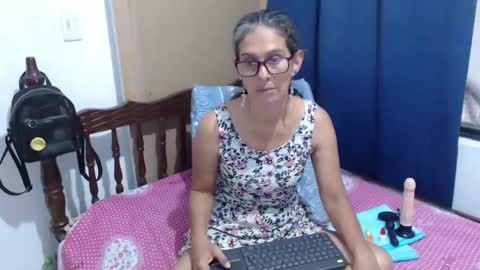 Snapshot of kattydirty144 chatting on 09.30.25 angel online show from 09.30.25