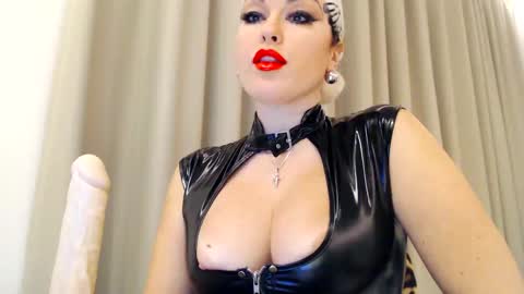 Snapshot of katushax chatting on 12.18.24 KatuhaX online show from 12.18.24