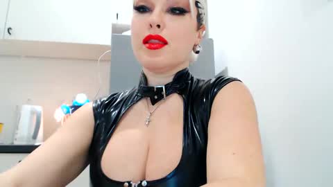 Snapshot of katushax chatting on 01.28.25 KatuhaX online show from 01.28.25