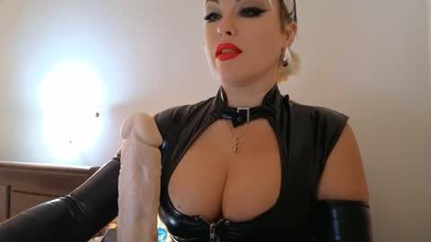 Snapshot of katushax chatting on 10.04.25 KatuhaX online show from 10.04.25