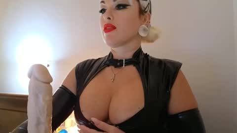 Snapshot of katushax chatting on 10.10.25 KatuhaX online show from 10.10.25