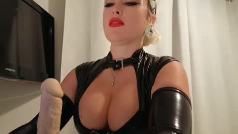 Snapshot of katushax chatting on 10.12.25 KatuhaX online show from 10.12.25