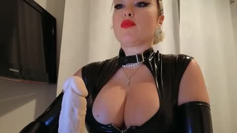 Snapshot of katushax chatting on 10.17.25 KatuhaX online show from 10.17.25