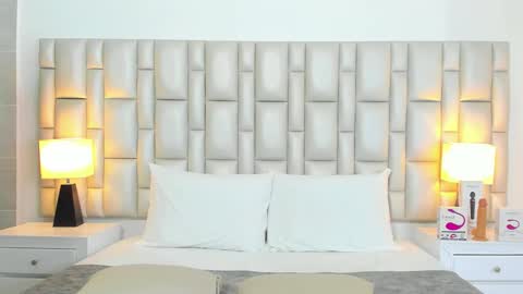 katy blonde girl and paola big boobs online show from 11.26.25