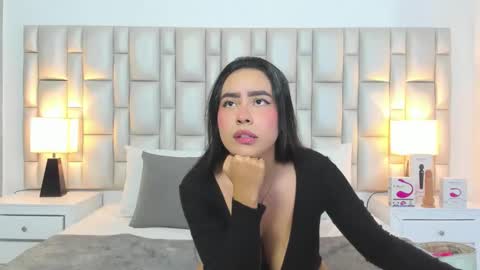 katy blonde girl and paola big boobs online show from 06.01.26