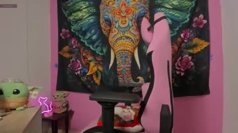 Snapshot of katy_simpsons chatting on 12.15.25 katy simpsons online show from 12.15.25