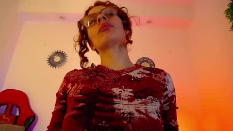 Snapshot of katy_van chatting on 11.21.25 Katy Van online show from 11.21.25