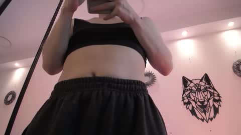 Snapshot of katy_van chatting on 12.04.25 Katy Van online show from 12.04.25