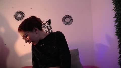 Snapshot of katy_van chatting on 12.13.25 Katy Van online show from 12.13.25