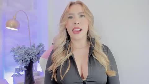 Snapshot of katya_blonde chatting on 04.11.26 katya_blonde online show from 04.11.26