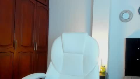 KATYAJHONSS online show from 11.20.25