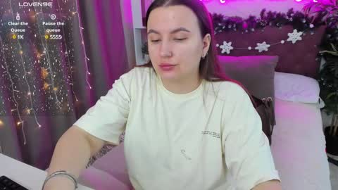 Snapshot of katyaneilson chatting on 01.12.25 Kate online show from 01.12.25
