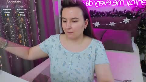 Snapshot of katyaneilson chatting on 01.16.25 Kate online show from 01.16.25