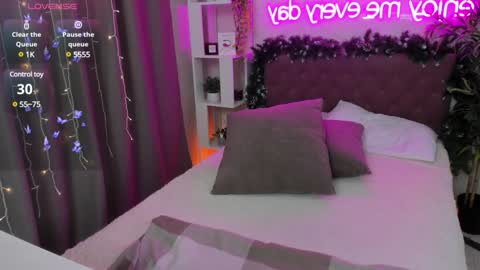 Snapshot of katyaneilson chatting on 01.25.25 Kate online show from 01.25.25