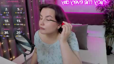 Snapshot of katyaneilson chatting on 09.12.25 Kate online show from 09.12.25