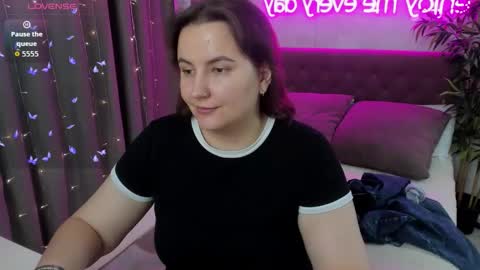 Snapshot of katyaneilson chatting on 09.17.25 Kate online show from 09.17.25