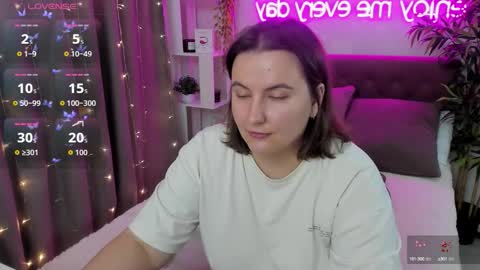 Snapshot of katyaneilson chatting on 09.19.25 Kate online show from 09.19.25