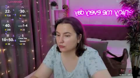 Snapshot of katyaneilson chatting on 09.21.25 Kate online show from 09.21.25