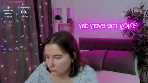 Snapshot of katyaneilson chatting on 09.28.25 Kate online show from 09.28.25