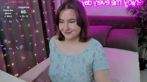 Snapshot of katyaneilson chatting on 10.04.25 Kate online show from 10.04.25