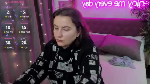 Snapshot of katyaneilson chatting on 10.05.25 Kate online show from 10.05.25