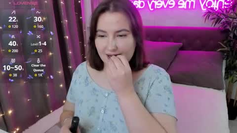 Snapshot of katyaneilson chatting on 10.18.25 Kate online show from 10.18.25