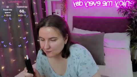 Snapshot of katyaneilson chatting on 10.19.25 Kate online show from 10.19.25