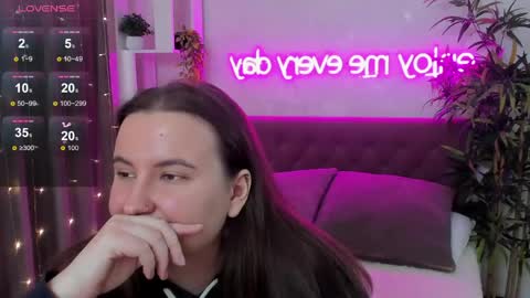 Snapshot of katyaneilson chatting on 05.18.26 Kate online show from 05.18.26