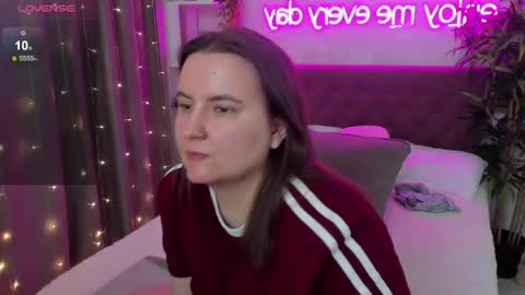 Snapshot of katyaneilson chatting on 05.20.26 Kate online show from 05.20.26
