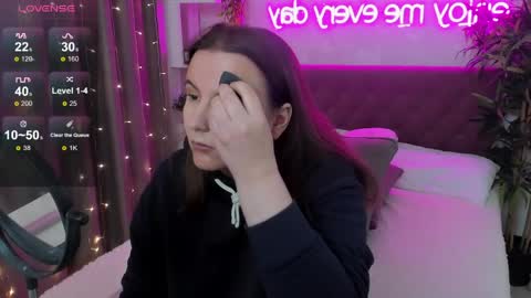 Snapshot of katyaneilson chatting on 05.23.26 Kate online show from 05.23.26