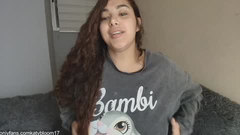 Snapshot of katybloom_ chatting on 11.24.25 online show from 11.24.25