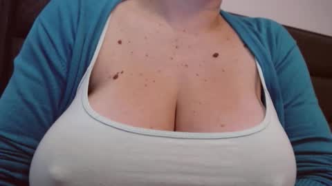 Snapshot of katynextdoor chatting on 10.24.25 Katy online show from 10.24.25