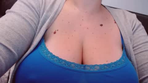 Snapshot of katynextdoor chatting on 10.30.25 Katy online show from 10.30.25