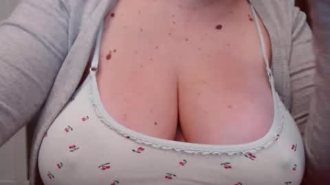 Snapshot of katynextdoor chatting on 11.07.25 Katy online show from 11.07.25