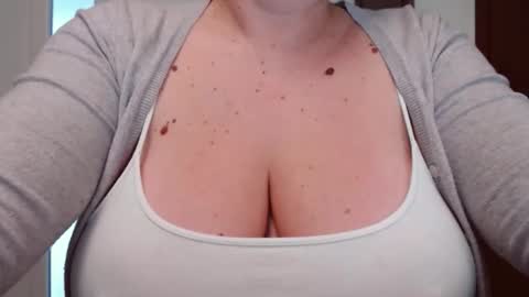 Snapshot of katynextdoor chatting on 11.09.25 Katy online show from 11.09.25