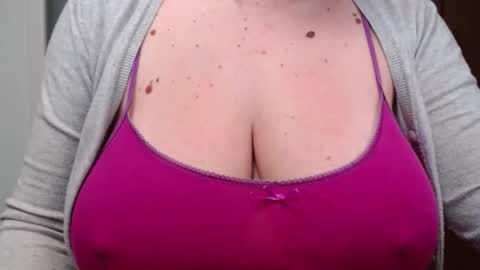 Snapshot of katynextdoor chatting on 11.12.25 Katy online show from 11.12.25